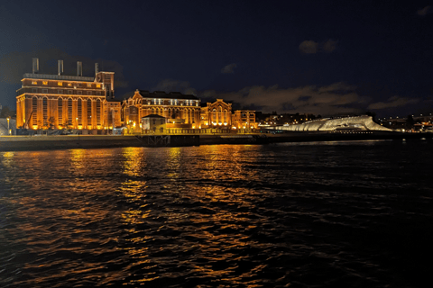 Lisbon: 2 hr boat tour. Shared experience. Day-Sunset-Night Lisbon: Boat tour. Shared sailing experience. Night Tour.