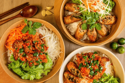 Da Nang: Michelin Food Tour with Live Music Private: Korean guide