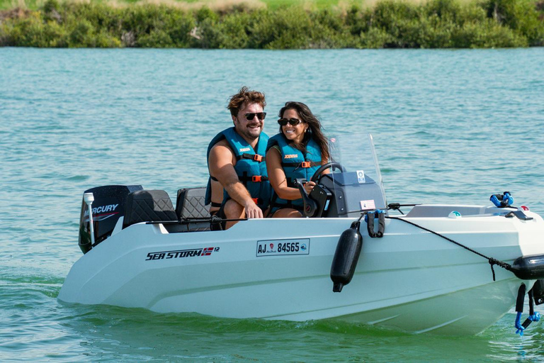 Abu Dhabi: Private Small Boat Rental (No License Required) Abu Dhabi: Small Boat 2 Hour Rental (No License Required)