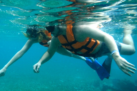 Cancún: Catamaran cruise met snorkelen op Isla Mujeres