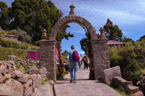 Depuis Cusco : Lac Titicaca - visite d&#039;une jounée en bus couchette