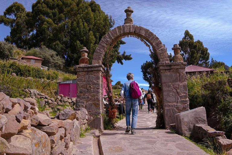 Depuis Cusco : Lac Titicaca - visite d&#039;une jounée en bus couchette