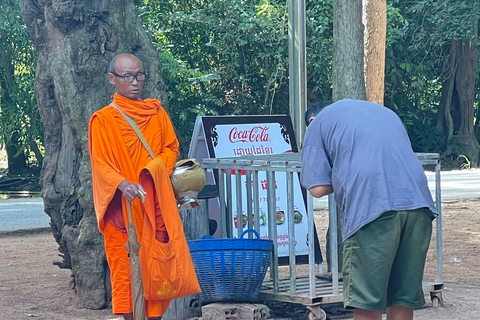 Siem Reap: City Highlights Cycling Tour with Breakfast