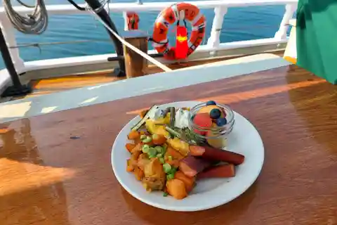Traverse City: Brunch Sail on Tall Ship Manitou