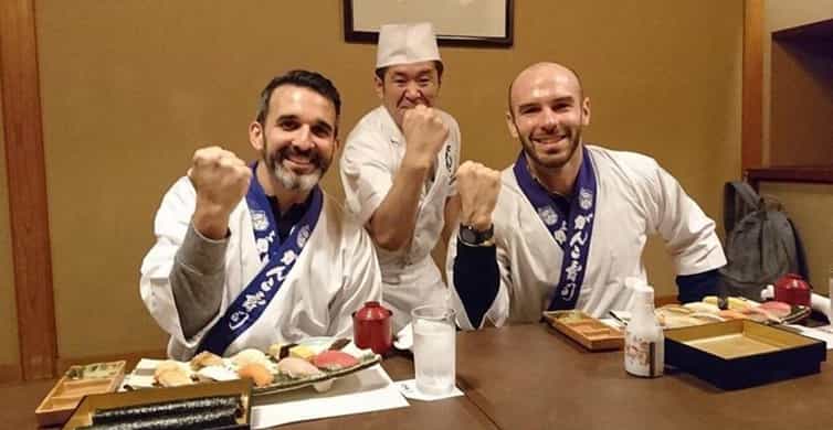 Tsukiji: Fish Market Guided Tour and Sushi Making with Chef