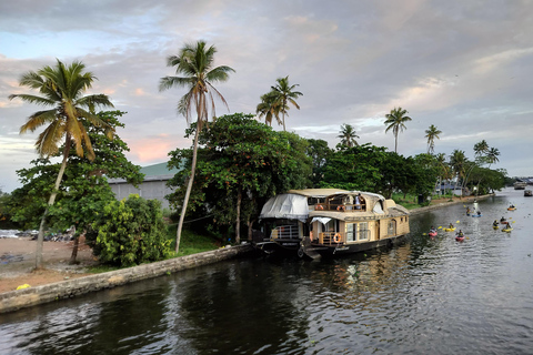 From Kochi: 6-Day Kerala Tour with Houseboat Stay