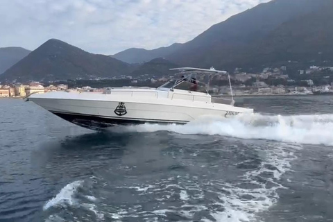 Passeio de barco compartilhado em Capri saindo de Sorrento