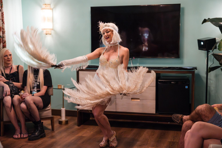 Las Vegas: Immersive 1920s Night Tour with Cocktails & Flask