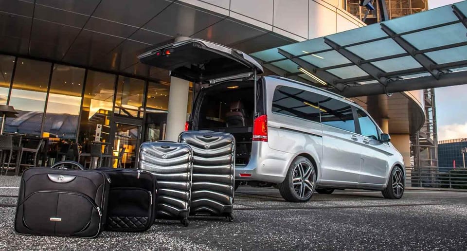 Paris : Transfert privé aller-retour pour l'aéroport Charles de Gaulle