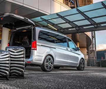 Paris: Charles-de-Gaulle Airport Private Roundtrip Transfer