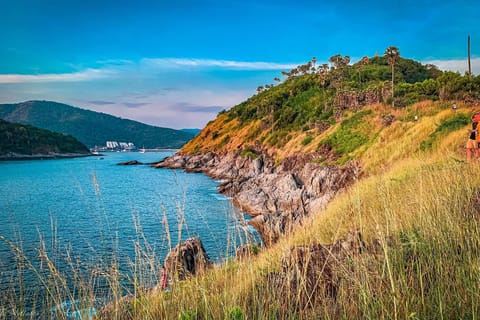 Phuket: Nai Harn Beach, Old Town,Wat Chalong,Promthep Sunset