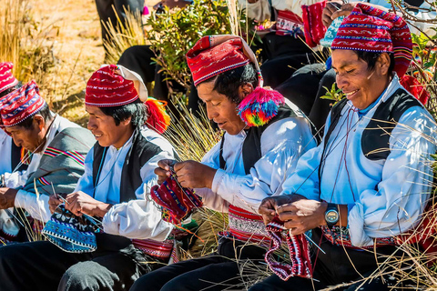 De Puno: Excursão às Ilhas Uros e Taquile + RendaExcursão às ilhas de Uros e Taquile