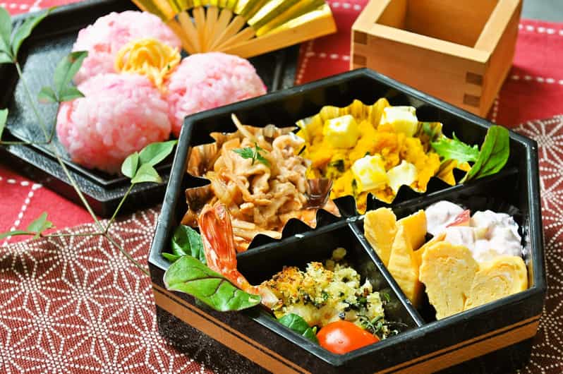 Experience participating in a cooking class for Japanese