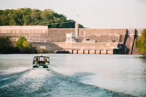 Aventure en jet boat dans les Smokies : Tour du barrage