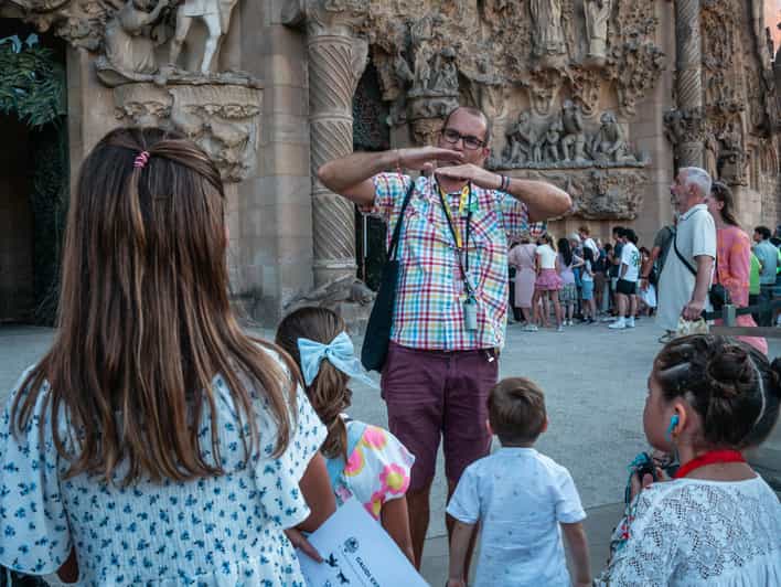 Barcelona: Sagrada Familia Small Group Tour for Kids