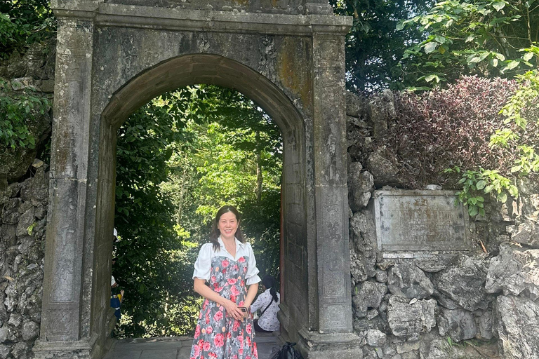 Visite d&#039;une jounée de la pagode des Parfums en groupeVisite d&#039;une jounée de la pagode des Parfums avec téléphérique.