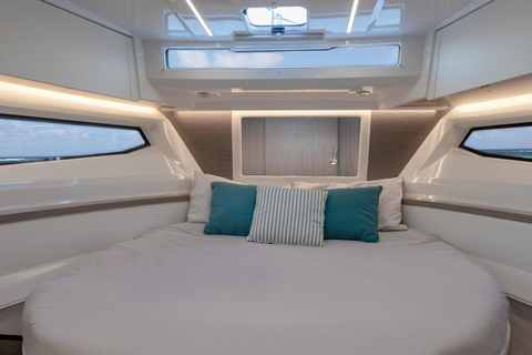 Yakarta: yate privado de lujo para fiestas y celebraciones al atardecer.Yate privado de 2 horas al atardecer (4:30 p. m.-6:30 p. m.)