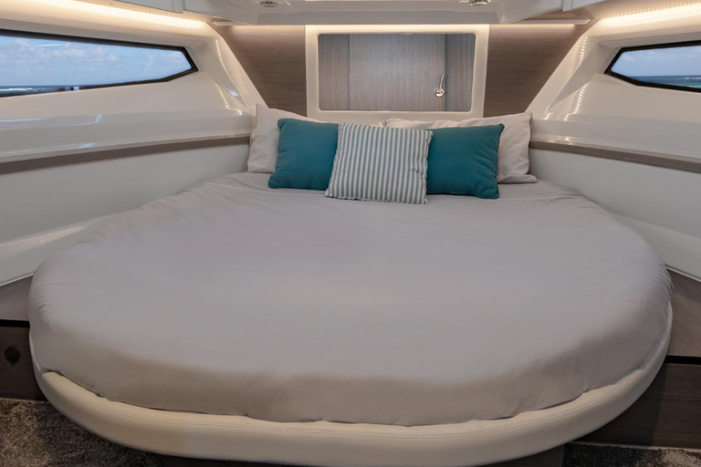 Yakarta: yate privado de lujo para fiestas y celebraciones al atardecer.Yate privado de 2 horas al atardecer (4:30 p. m.-6:30 p. m.)