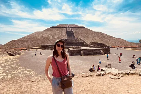 Teotihuacan & Guadalupen basilika lippuineen ja ruokineen.