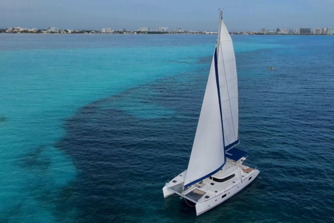 Van Riviera maya; catamaran alleen voor volwassenen naar isla mujeres