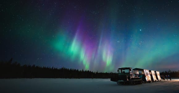Rovaniemi: Snowtrain to Northern Lights Camp