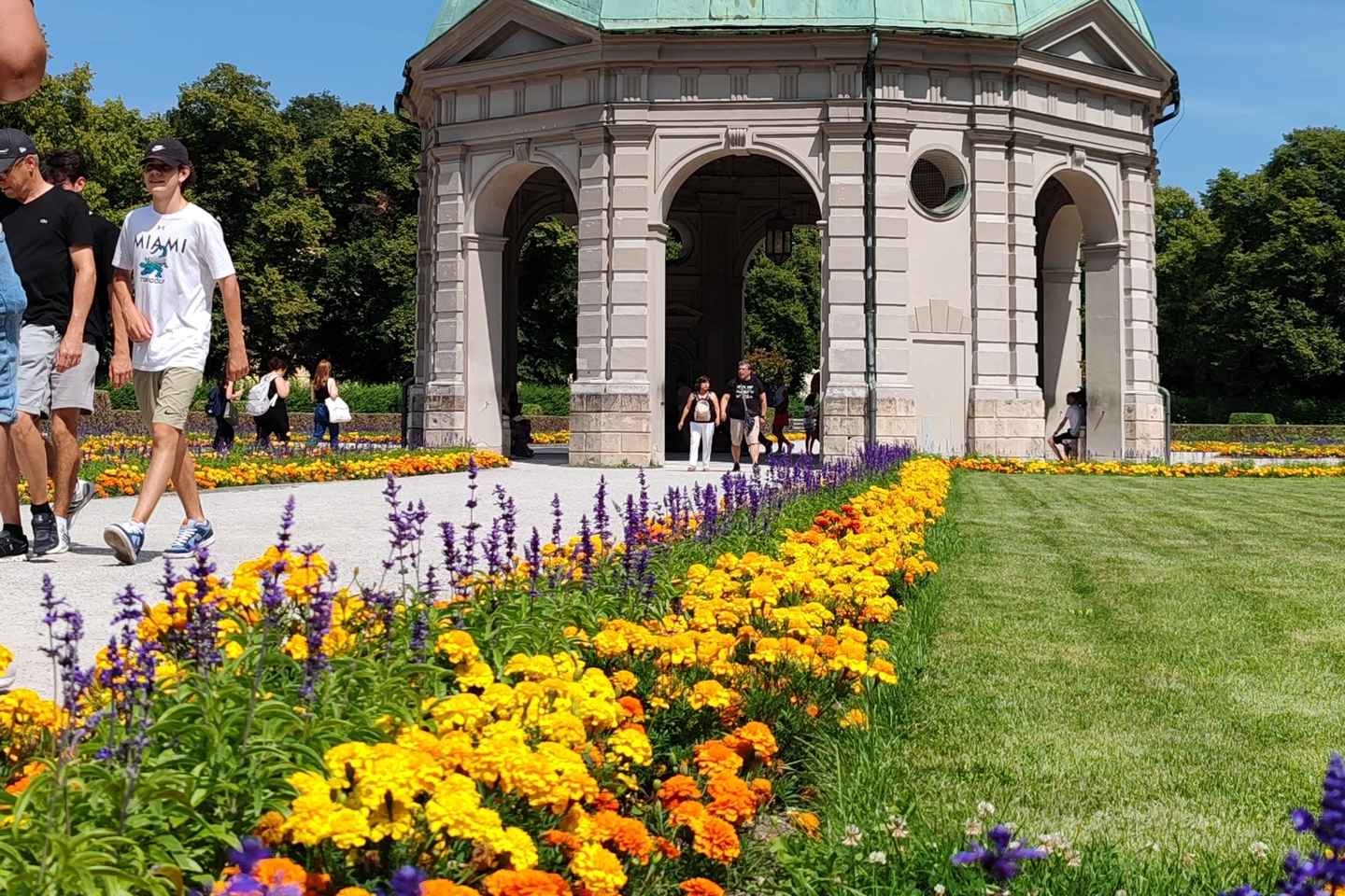 Munich: Mini Classic Bike Tour with Beer Garden Stop at 4 PM