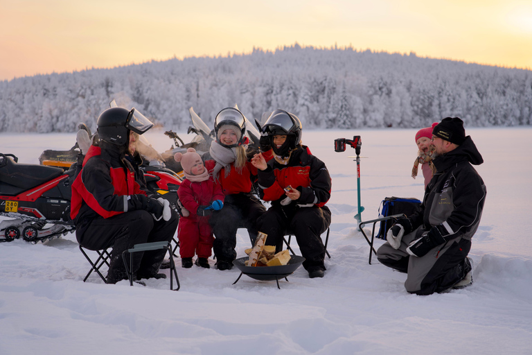 Rovaniemi: Pesca sul ghiaccio e tour in motoslitta con spuntiniGuida in solitaria