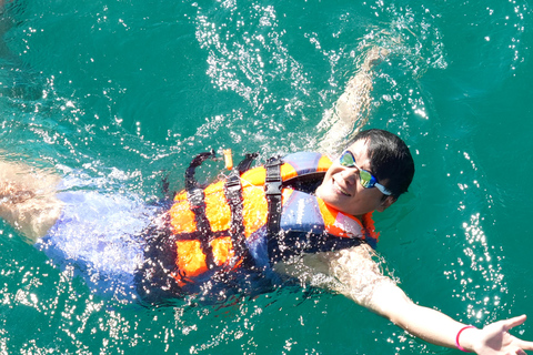 Hong Kong Sai Kung Full Day Snorkelling and Beach Yacht Tour