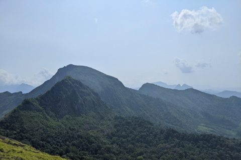 Da Kandy: escursione alle cime gemelle di Kanawiddagala e YahangalaDa Kandy: escursione alle due cime gemelle di Kanawiddagala e Yahangala