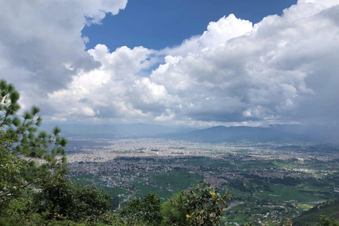 Katmandou : randonnée guidée à Champadevi Hill avec prise en chargeKatmandou : Randonnée guidée sur la colline de Champadevi avec prise en charge