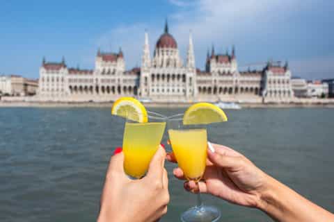 Budapest: Daytime Sightseeing Boat Cruise