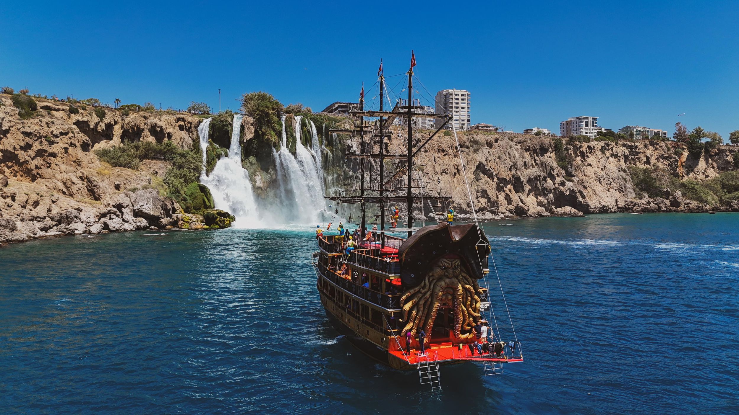 Antalya: Piraten-Bootsfahrt, Schwimmpausen & Düden-Wasserfall