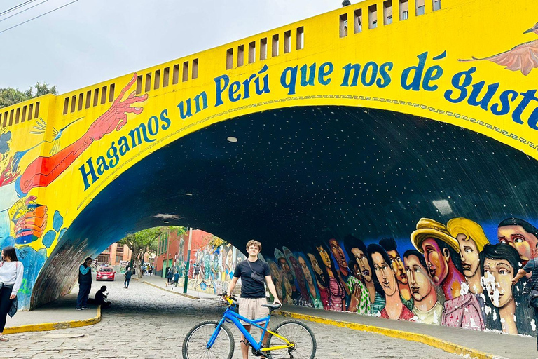 Lima: Tour in bicicletta nei quartieri di Miraflores e Barranco