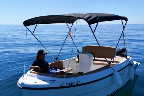 ماربيا: تأجير قوارب بدون ترخيص لمشاهدة الدلافينإيجار لمدة 30 دقيقة