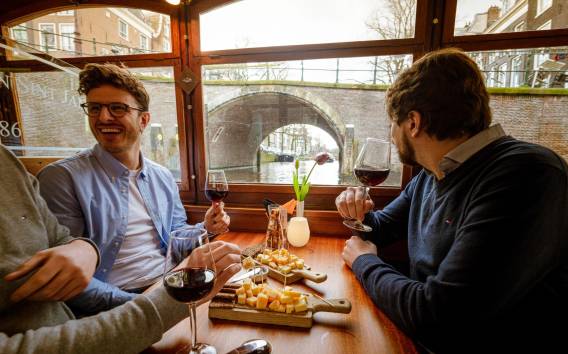 Amsterdam: Luxus-Käse & Wein-Kreuzfahrt mit unbegrenzten Getränken