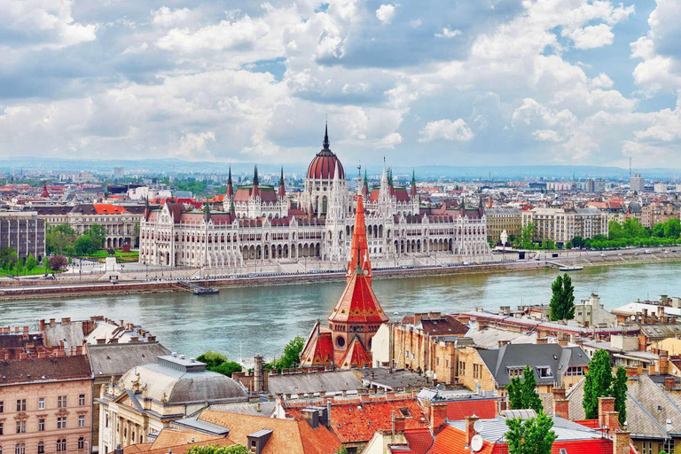 Von Wien aus: Bratislava und Budapest – geführte TagestourPrivate Tour