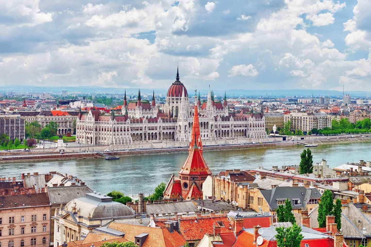 From Vienna: Bratislava and Budapest Guided Day Trip