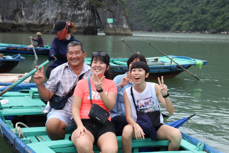 Depuis Hanoi : Croisière dans la baie d&#039;Halong avec déjeuner et transferts