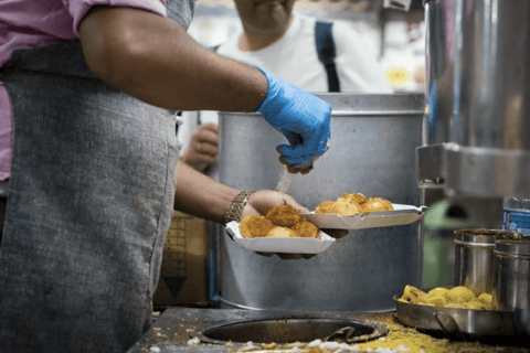 Mumbai: Street Food Tour with Local Guide Mumbai: Street Food Walking Tour With Guide