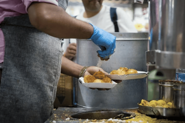Mumbai: Street Food Tour with Local Guide Mumbai: Street Food Walking Tour With Guide
