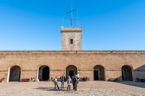 Barcelona: Walking tour with Montjuic Castle & Cable Car Private Tour