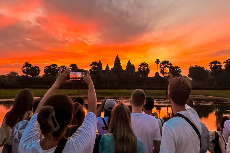 Siem Reap: Angkor Wat Sunrise, Kbal Spean, & Banteay Srei Angkor Wat Sunrise, Kbal Spean, & Banteay Srei—Basic Tour