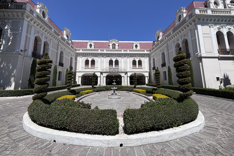 Quito - La Mariscal District: heritage houses and the artisan market 2 Short