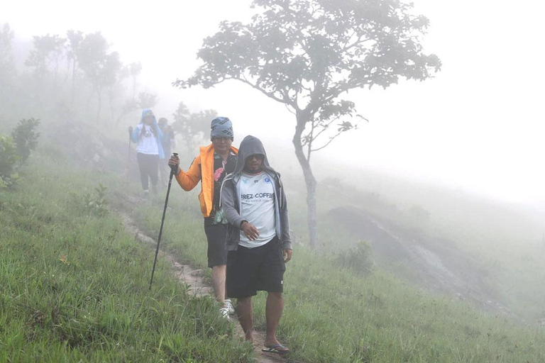 PhnomPenh: 2 giorni di trekking e campeggio sul monte Knang Phsar