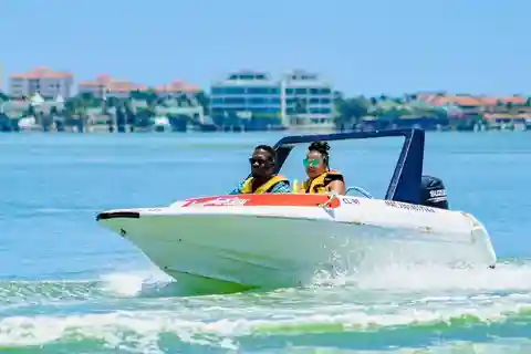 Cancún: Paseo en lancha rápida y aventura de snorkel