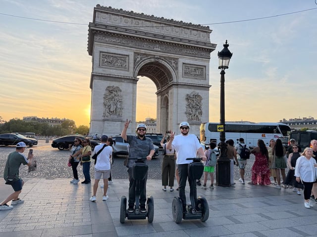 Paris de nuit : visite nocturne en Segway avec un guide de la région
