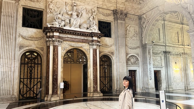 Amsterdam: Private tour of Royal Palace with local guide