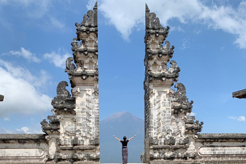 Templo de Lempuyang: Cachoeira Kanto Lampo / Viagem de 1 dia particularTour particular / Ingressos e taxas de entrada com tudo incluído.