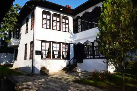 Prishtina: Guided Walking Tour with a Local