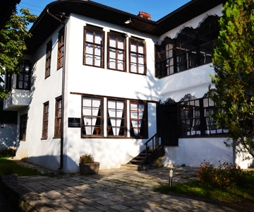 Prishtina: Guided Walking Tour with a Local